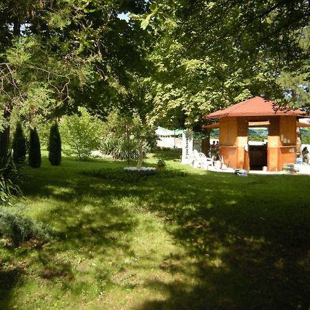 Park Hotel Persey Warna Zewnętrze zdjęcie