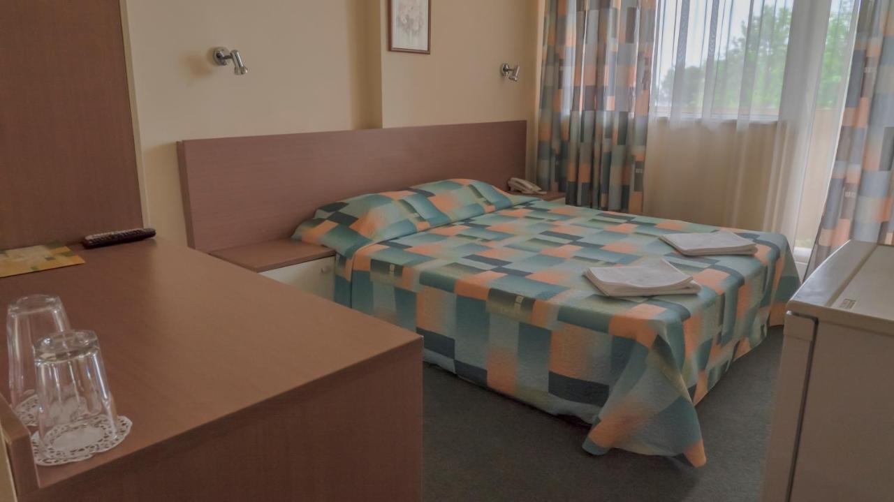 Park Hotel Persey Warna Zewnętrze zdjęcie