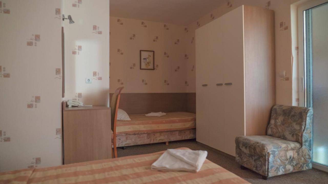 Park Hotel Persey Warna Zewnętrze zdjęcie