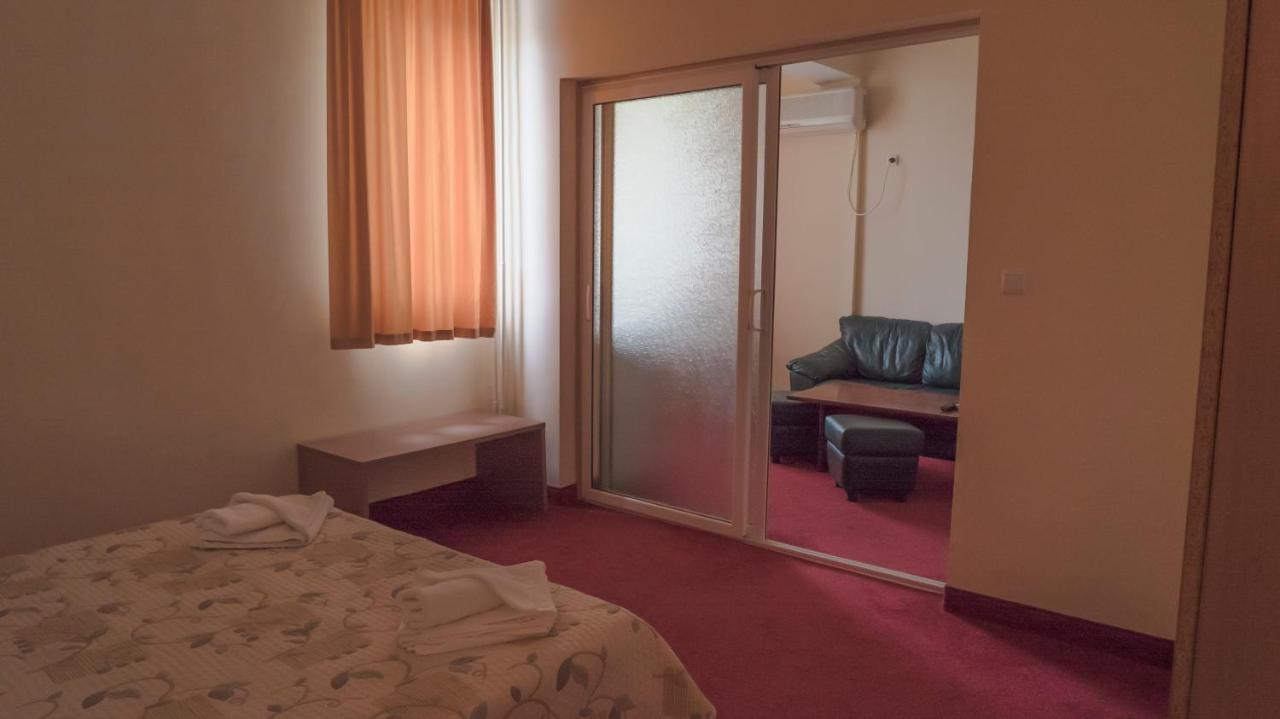 Park Hotel Persey Warna Zewnętrze zdjęcie