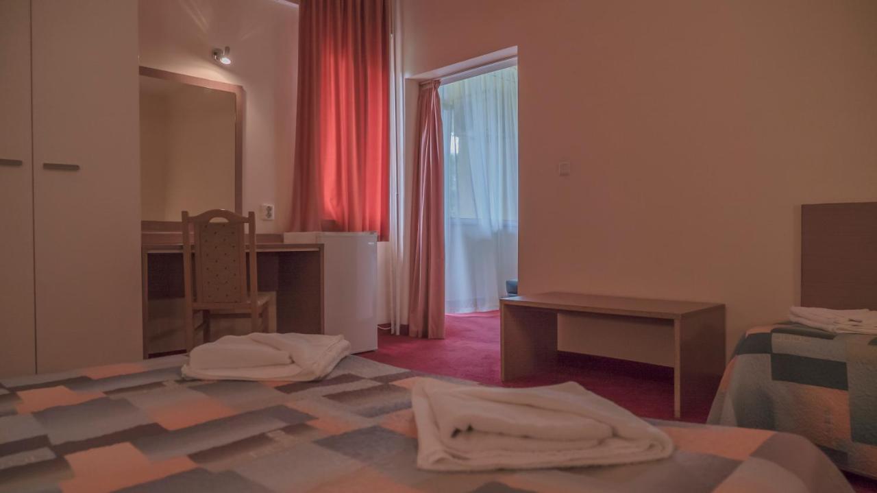 Park Hotel Persey Warna Zewnętrze zdjęcie