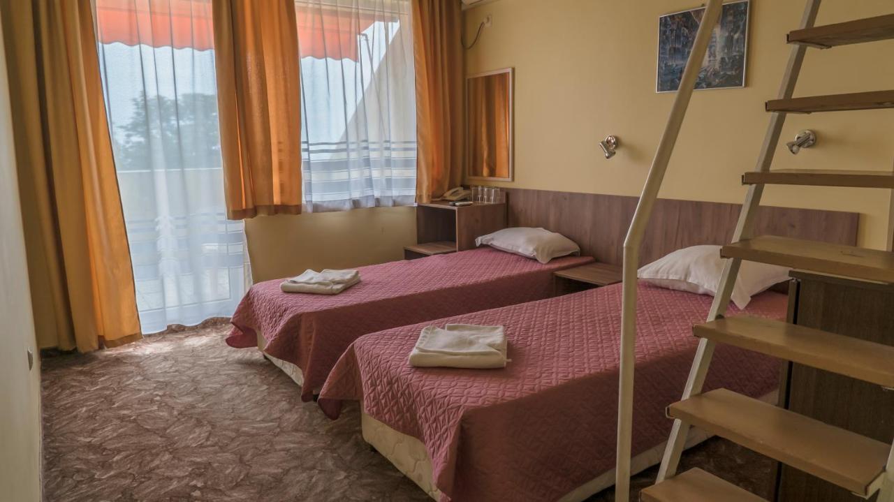 Park Hotel Persey Warna Zewnętrze zdjęcie