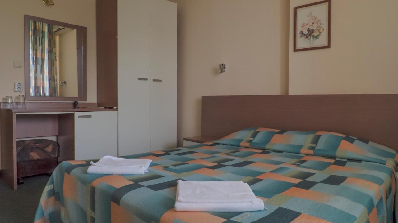 Park Hotel Persey Warna Zewnętrze zdjęcie