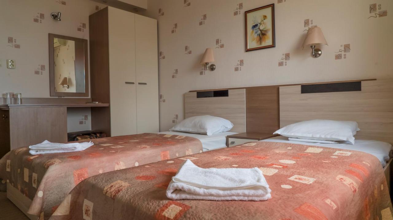 Park Hotel Persey Warna Zewnętrze zdjęcie