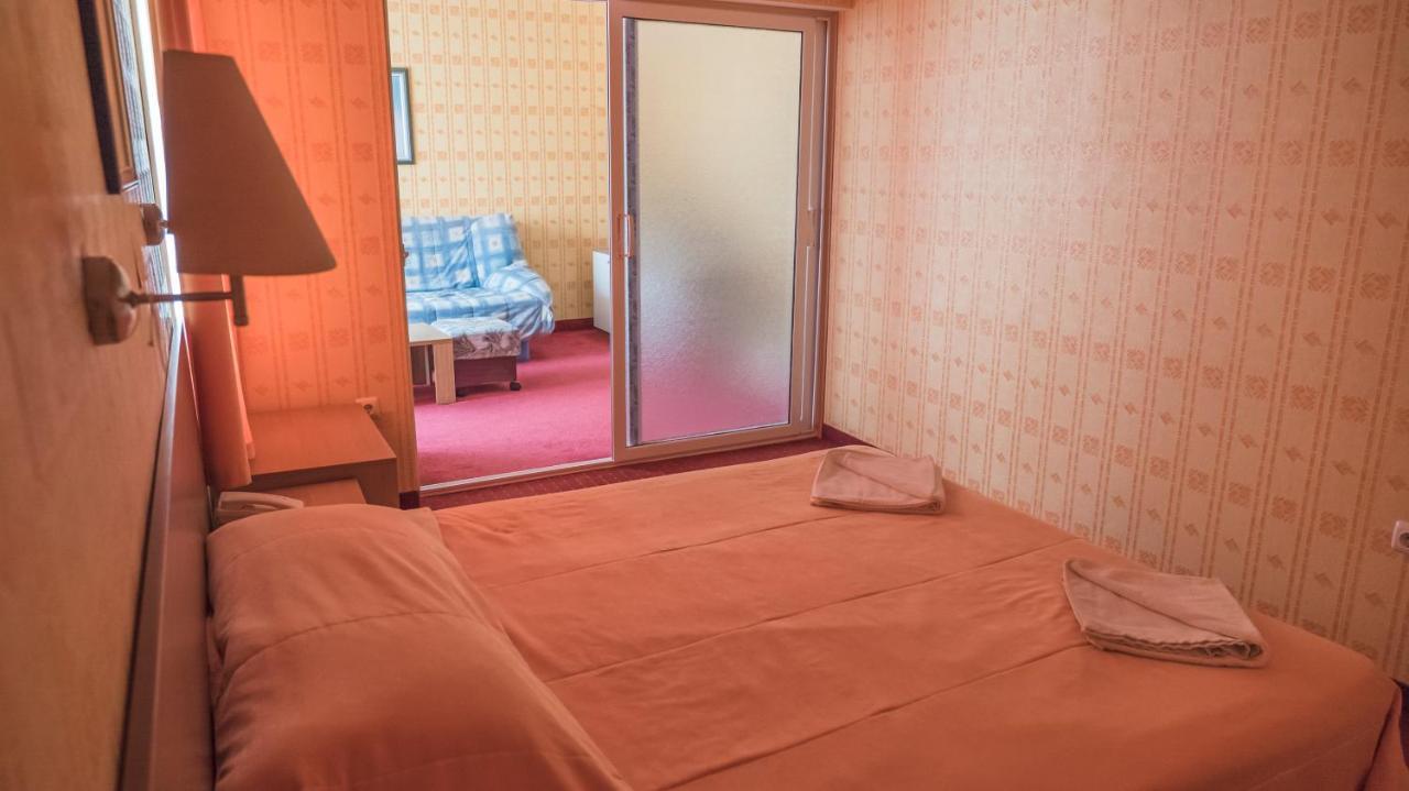 Park Hotel Persey Warna Zewnętrze zdjęcie