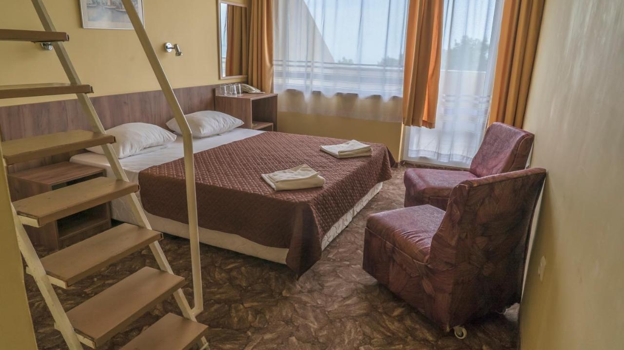 Park Hotel Persey Warna Zewnętrze zdjęcie