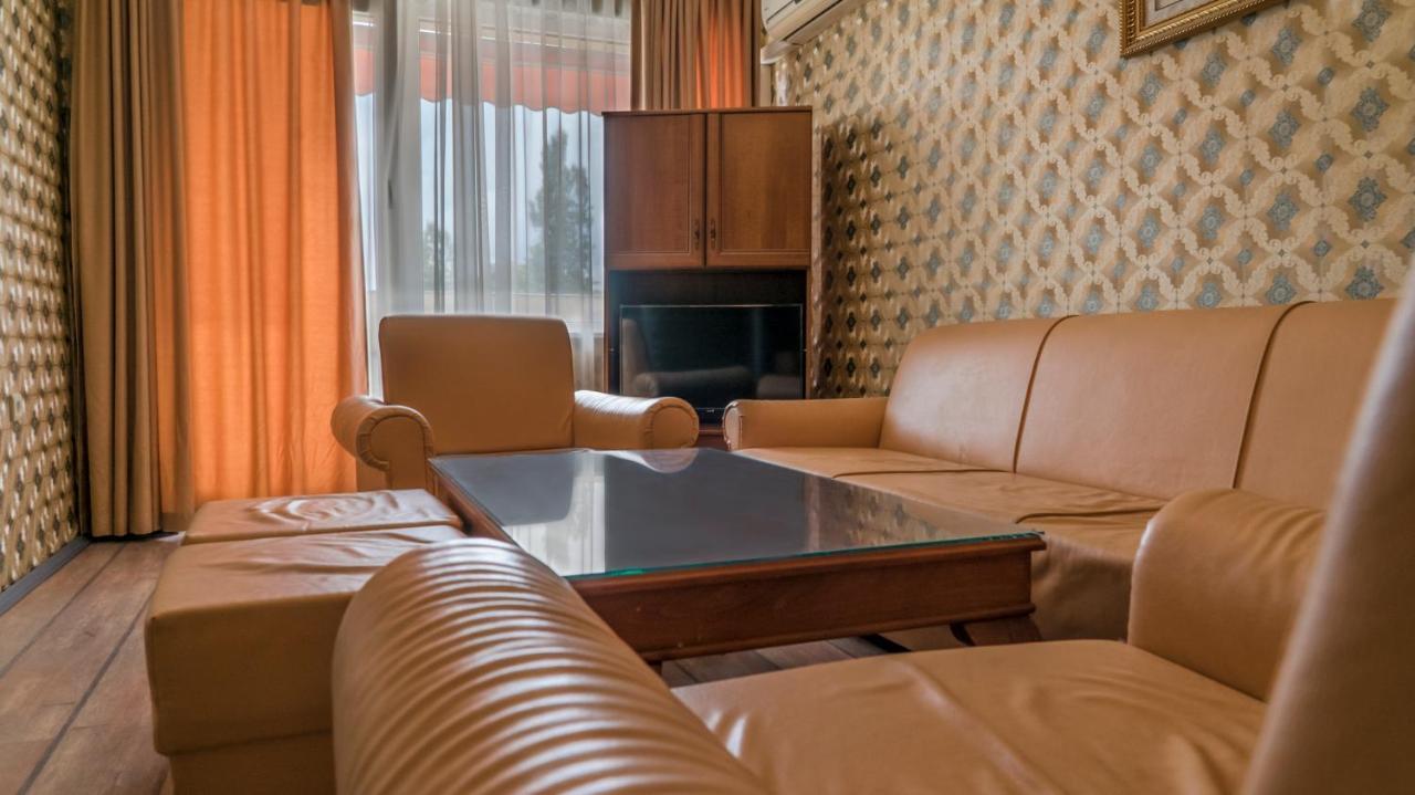Park Hotel Persey Warna Zewnętrze zdjęcie