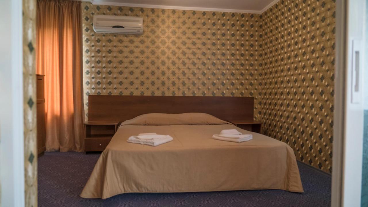 Park Hotel Persey Warna Zewnętrze zdjęcie