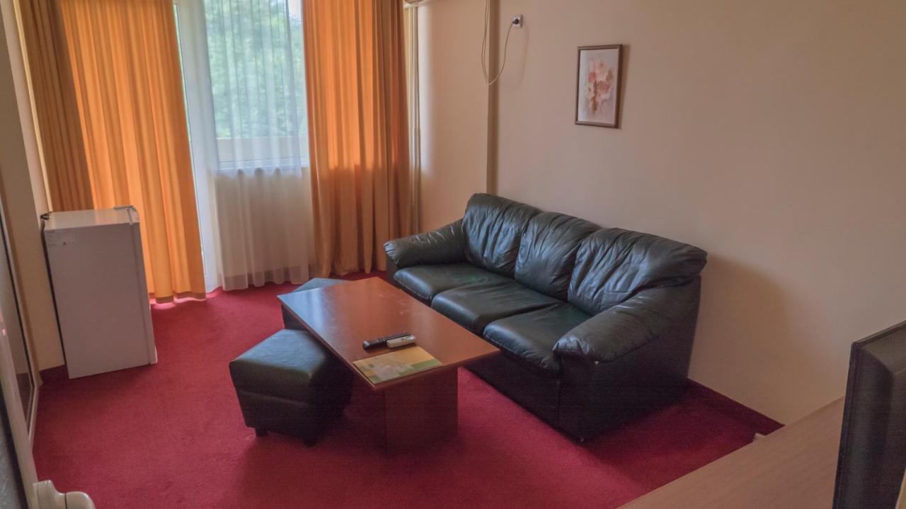 Park Hotel Persey Warna Zewnętrze zdjęcie
