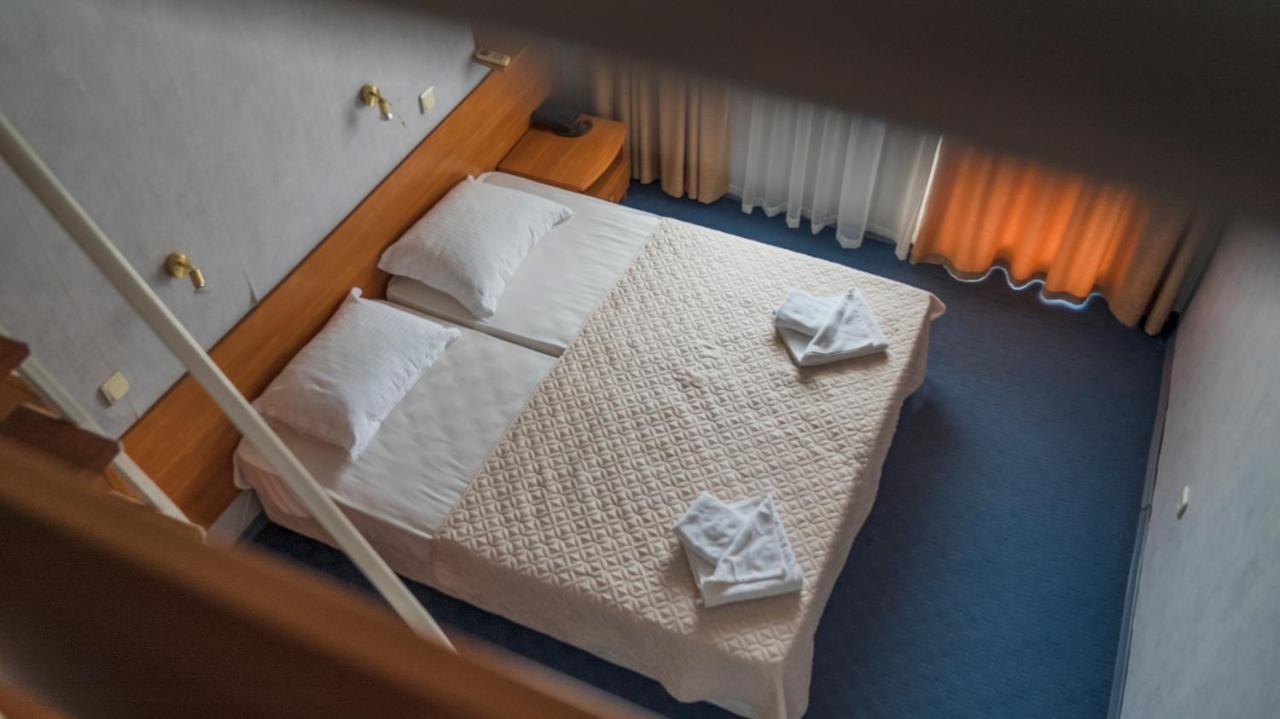 Park Hotel Persey Warna Zewnętrze zdjęcie