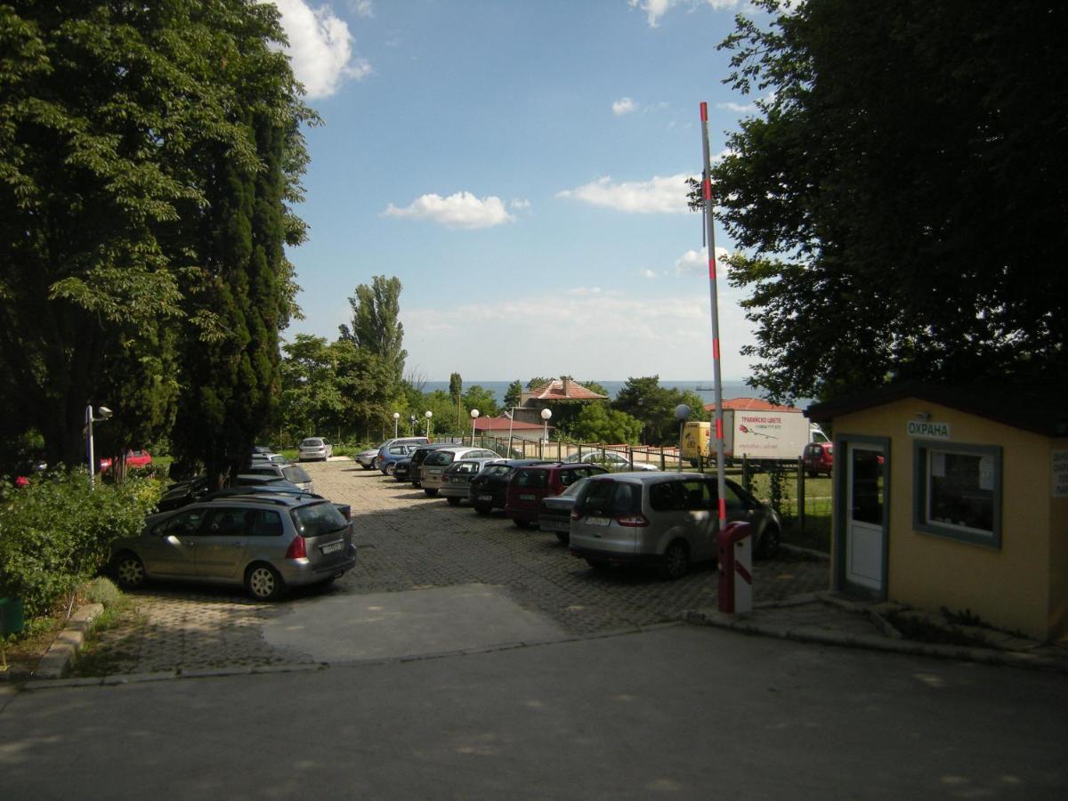 Park Hotel Persey Warna Zewnętrze zdjęcie
