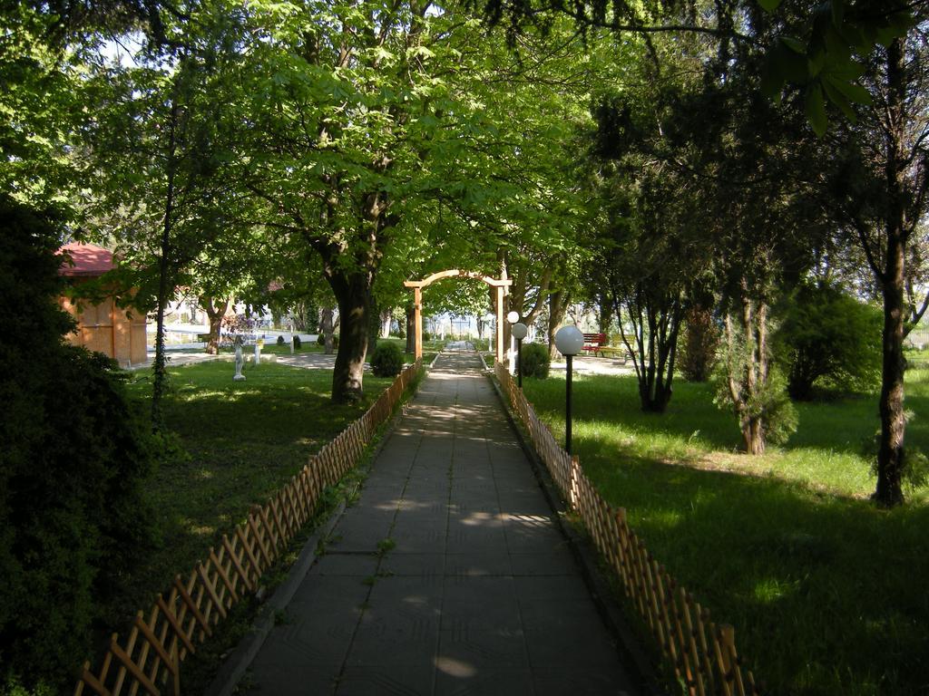 Park Hotel Persey Warna Zewnętrze zdjęcie