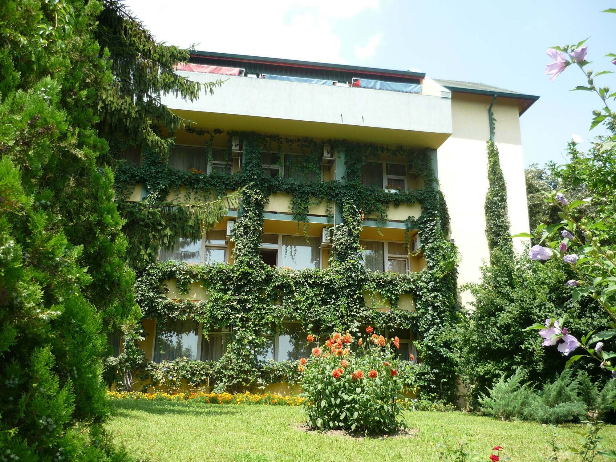 Park Hotel Persey Warna Zewnętrze zdjęcie