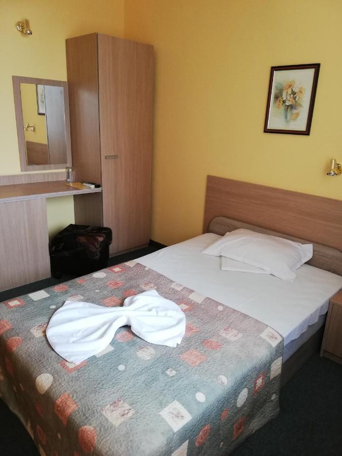 Park Hotel Persey Warna Zewnętrze zdjęcie